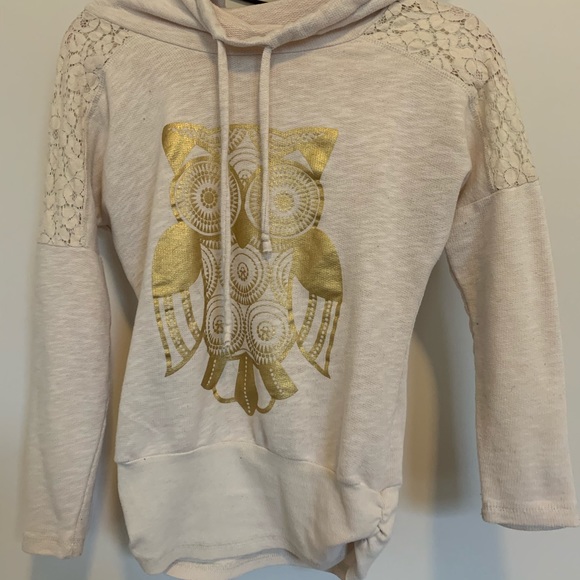 I am selling a long sleeve sweatshirt. - Picture 1 of 3